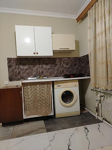 Аренда комнат: Mənzil 2 qatlı evin alt qatında yerləşir. Həyət ümumidir. Kommunal — 3