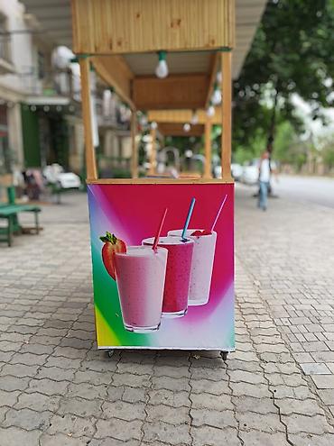 Будки, киоски: Təbii Meyvə Kokteyli köşkü – mobil satış köşkü - Material: taxta — 3