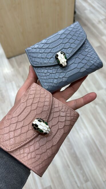 deri satisi: Deri koweloklar 35-40 azn 
Bvlgari,,Hermes. Yeni