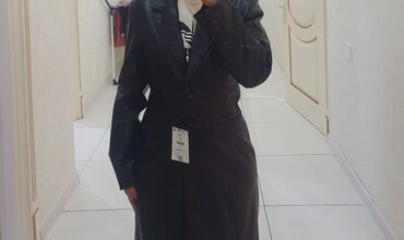 плащи с капюшоном женские: Plaş, Bershka, M (EU 38), rəng - Qara