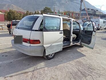 Toyota: Toyota Previa: 1992 г., 2.4 л, Механика, Бензин, Минивэн