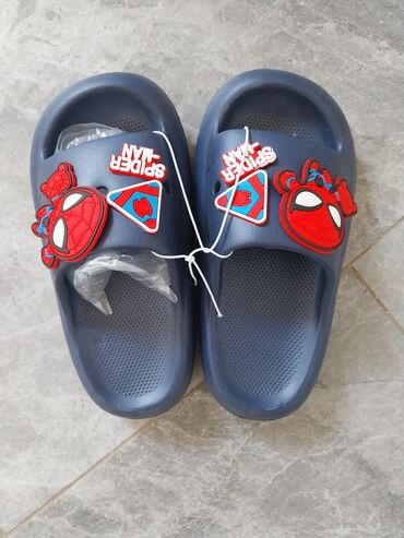 Kids' Footwear: Beach slippers, Size - 32