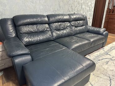 Другие диваны: Срочно продаем дорогой кожаный диван и 2-кресла в отличном состоянии