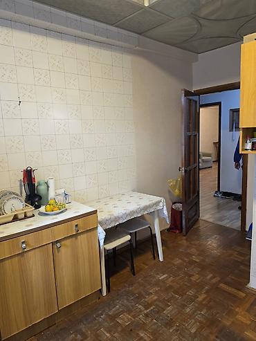 xacmaz ev satilir: Qorodok naprotiv Evropa otel 
5/3 stalinka 
2 komanti 
sredniy remont — 4