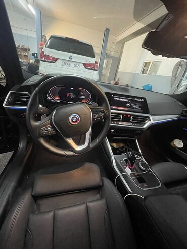 диски разноширокие на бмв х6: Qara rəngli dəri oturacaqlı BMW Alpina avtomobilinin salonu. Sükan
