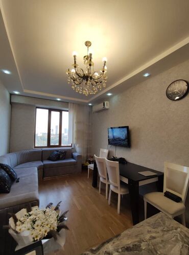 Uzunmüddətli kirayə mənzillər: Qarayev metrosu32 nömrəli məktəbə yaxın,16 mərtəbənin,8- ci
