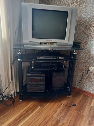 сдам старый телевизор: Телевизор,подставка,DVD