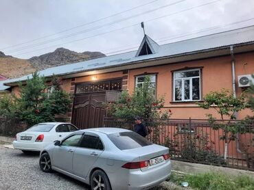 продажа домов в городе бишкек: 250 м², 7 комнат, Кухонная мебель