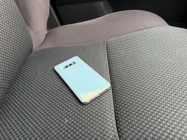 с 10: Samsung Galaxy S10e, Б/у, 128 ГБ, цвет - Белый — 2