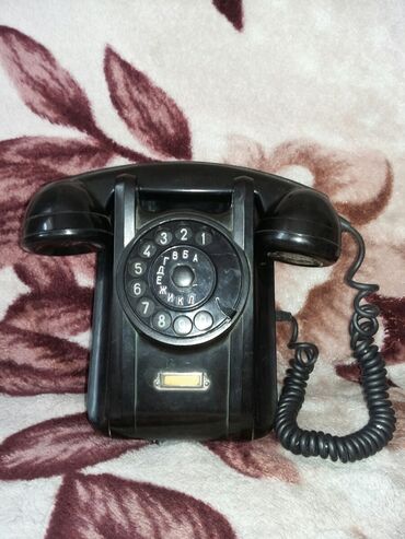 Старинный настенный телефон 1957 года