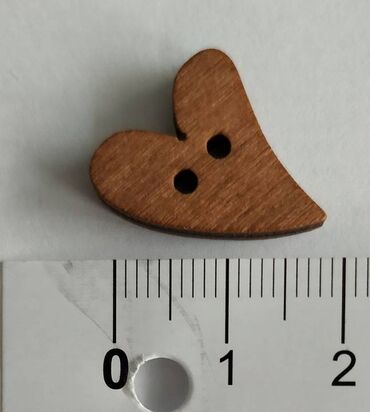 ювелирные украшения: Деревянное сердце, пуговица 20 х 16 мм, 2 отверстия 100 шт