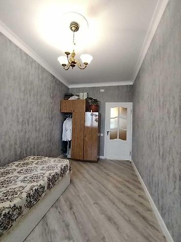 memar: Bakı, 4-cü mikrorayon, 3 otaqlı, Köhnə tikili, m. Memar Əcəmi, 55 kv. m — 7