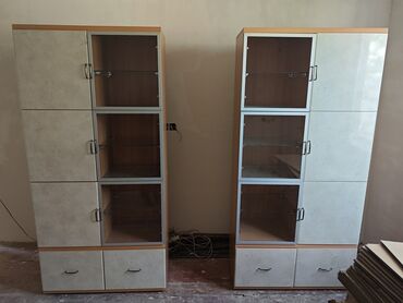 Dolablar: Açılan, 6 qapı Düz dolab, Servant
