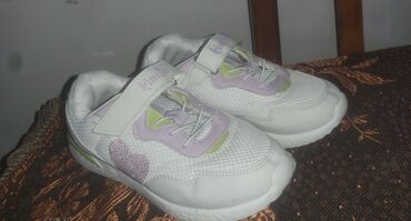 Кроссовки и спортивная обувь: Размер: 34, цвет - Белый, Новый