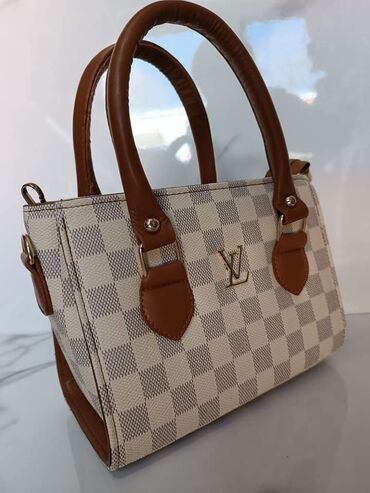 Torbe: Torbe 
Velike cena 4100din, manje po 3000din — 18