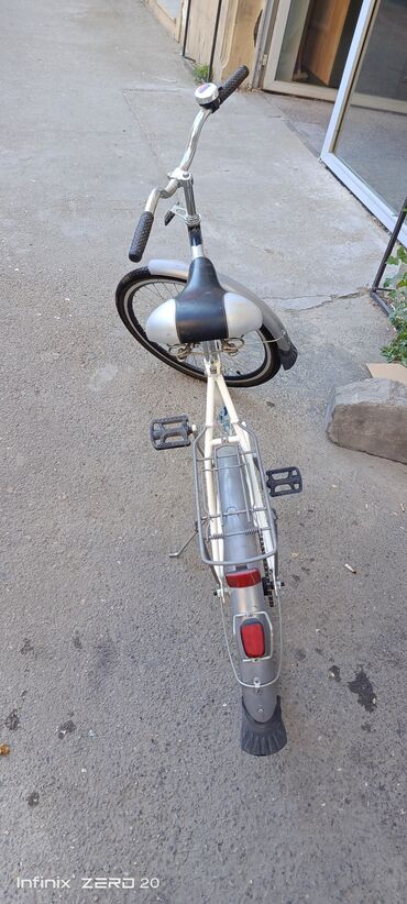 velosipedler instagram: Şəhər velosipedləri