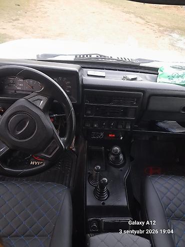 prado güzgü: LADA Niva (3 qapı) – ağ rəng, 4x4 ofroud krossover/SUV. Texniki — 5