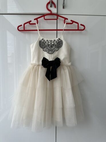 вещи бу купить: Uşaq üçün zərif paltar - Rəng: krem (ivory) gövdə və ətək, qara