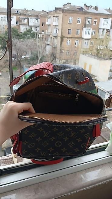 sırt cantası: Louis Vuitton stilində qadın bel-çiyin üçün sırt çantası.Zamok biraz — 3