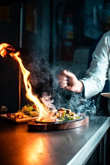 restoran vakansiya: Aşbaz işi axtarıram. Avropa. Və milli mətbəx. Salat bölümü və sair