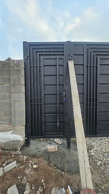 Распашные ворота: Металлические распашные ворота с калиткой (модульные панели) - — 19