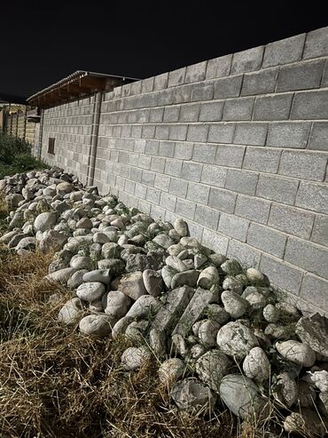 Природный камень: Таш сатылат 80процент Таш .20 процент бетондун кусоктору фундаменте