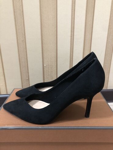 Женская обувь: Туфли 38, цвет - Черный