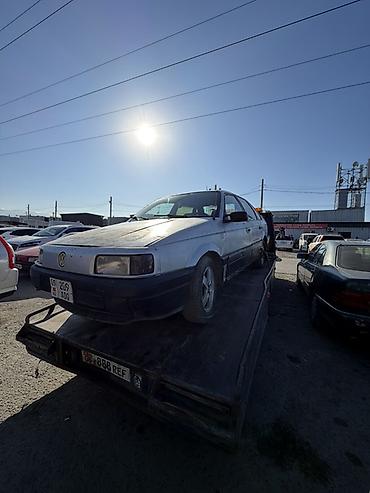 Volkswagen: Volkswagen Passat: 1990 г., Бензин, Седан — 2