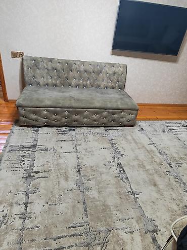 divan üçün parcalar: Qaşlı düyməciklərlə kapitone işlənmiş, yumşaq velvet/parça üzlü — 4