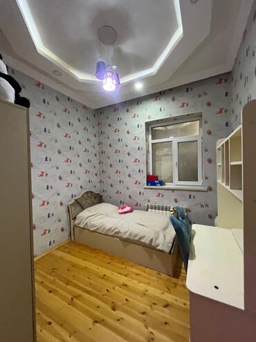 Həyət evləri və villaların satışı: Binəqədi qəs. 4 otaqlı, 200 kv. m — 8