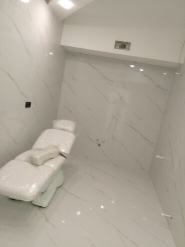 Kommersiya daşınmaz əmlakının satışı: KLİNİKA icarəyə verilir. Otaqların sayı 21 di. SAHƏSİ 430 kV . YENİ — 29