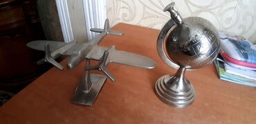 güm: Metal dekor dəsti – təyyarə maketi və qlobus - Material: bütöv