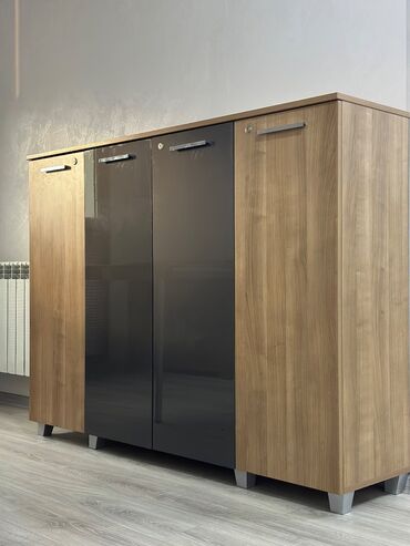 Ofis dəst mebeli: Çox təcili satılır.Ofis mebeli hamısı bir yerdə 600 azn. Laminat deyil — 6