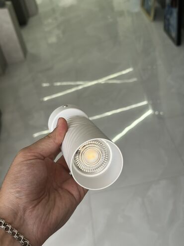 Digər işıqlandırma: Lampası dəyişən raket formalı tavan üstü spot. Metal korpusludur — 3