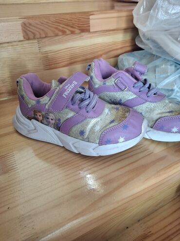 Dəstlər: Uşaq ayaqqabıları və milli papaqlar dəsti - Bənövşəyi-qızılı idman — 1