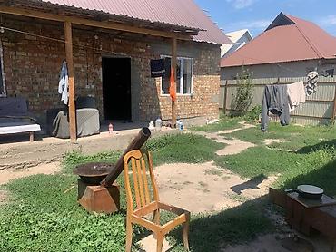 Продажа коттеджей и домов: Продаю дом в районе нового Ошского рынка. в одном участке есть 2 дома — 14