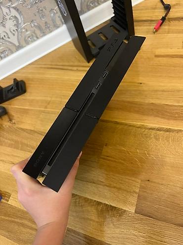 3 d panel: Sony PlayStation 4 paketi diskde var football 2 dene Tərkib: - PS4 — 8