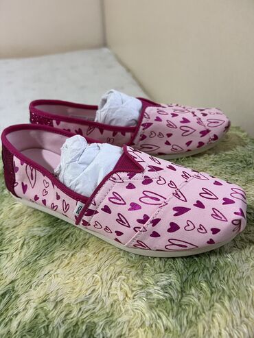 Женская обувь: Новые !!!Очень удобные и легкие макасины от бренда Tomsразмер