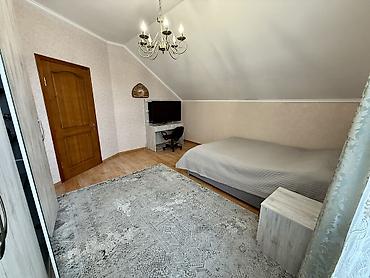 Продажа коттеджей и домов: Продаю! Два Дома 303м2 на Одном угловом Участке 6соток правильной — 18