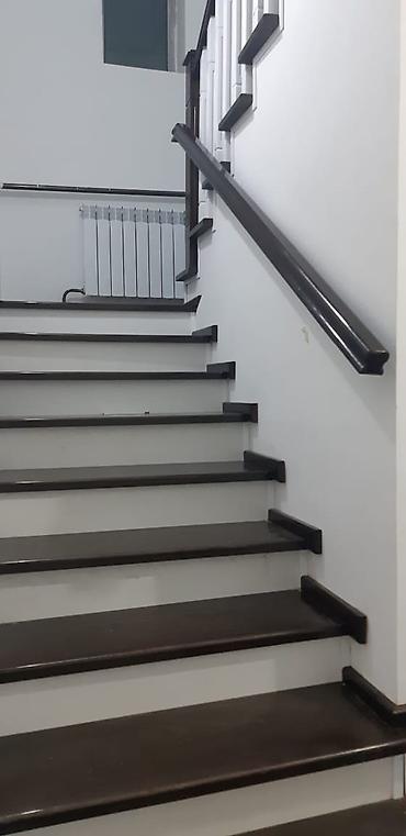 Деревянные лестницы: Деревянная лестница Для дома, Вид дерева: Орех, Форма лестницы: Много-маршевая, Стиль: Классический — 16