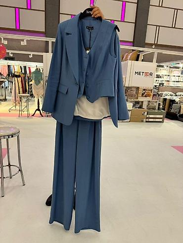 Брючные костюмы: Женская одежда — подборка моделей 1) Классический костюм-тройка — 5