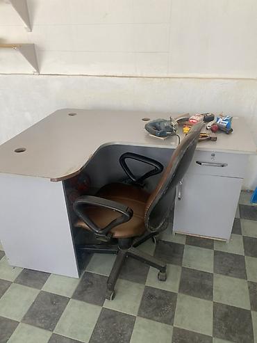 kompüter kreslosu: Ofis üçün L formalı iş masası və təkərli kreslo dəsti - Rəng: açıq — 2