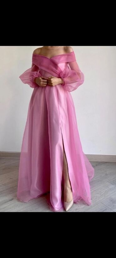 платье с вырезом: S (EU 36), M (EU 38), цвет - Розовый