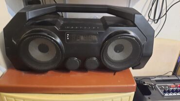 maqnitofon: Boombox Blutuzlu. Mini kart. Flashkart radio var. Zaratka 8-9 saat