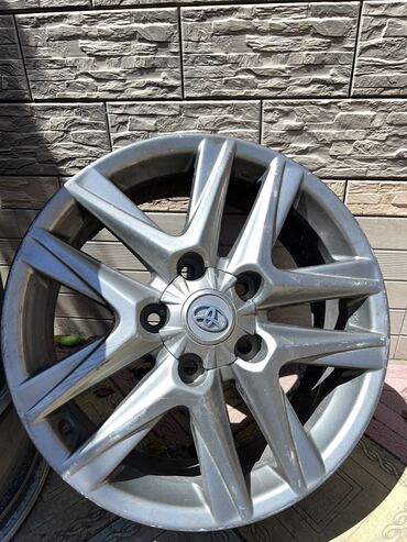 Disklər: İşlənmiş Disk Toyota R 20, 5 Boltlu