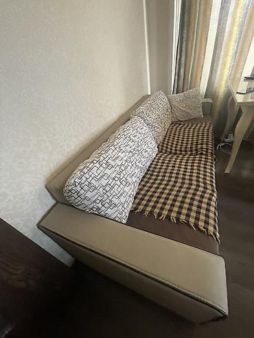 divan ölçüsü: İki hissədən ibarət yumşaq mebel dəsti - Tərkib: 1 nəfərlik kreslo və — 2