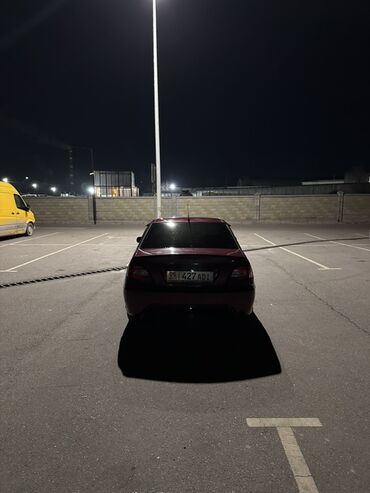 Другие автомобили: Легковой седан, темно-бордовый цвет. Кузов 4-дверный, классический — 3