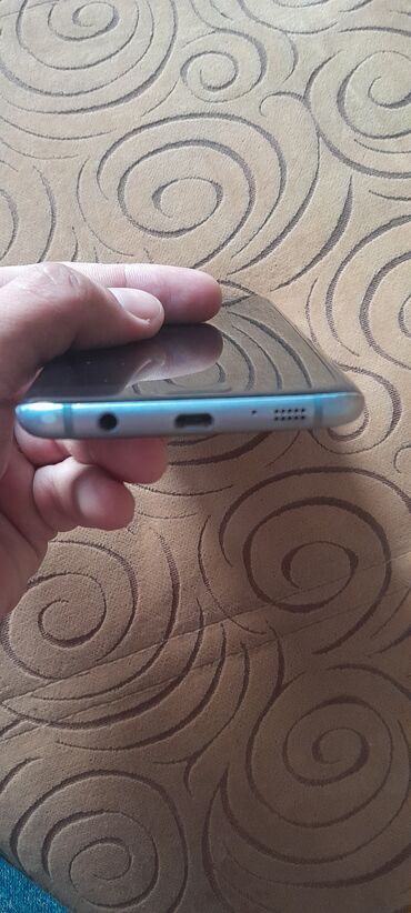 Samsung: 4 GB, 12 "