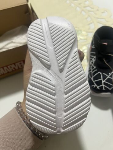 Patike: Veličina - 20, Anatomske — 5