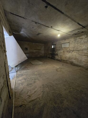 Anbar və emalatxanalar: Obyekt – bir neçə geniş otaqdan ibarət sahə. Xüsusiyyətlər: - Geniş — 10